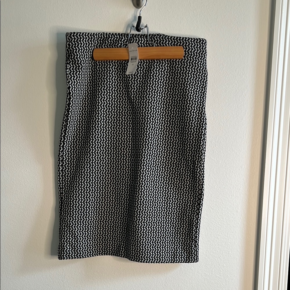 Ann Taylor Black and White Pencil Skirt Knee-Length